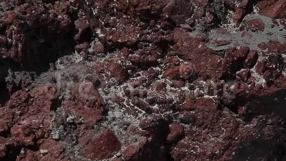 山的红色火山岩视频的预览图