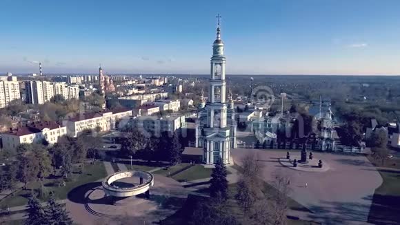大教堂钟楼空中录像拍摄视频的预览图