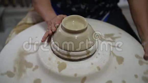 陶器和陶瓷视频的预览图