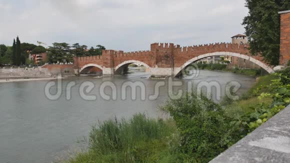 意大利维罗纳的斯卡利格桥视频的预览图