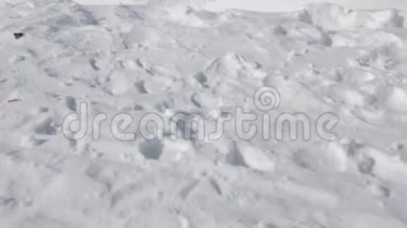 雪山峰从Mounatin顶部看风景视频的预览图