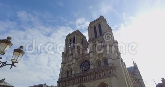 巴黎圣母院在运作视频的预览图