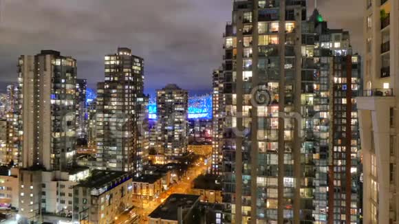 温哥华之夜市中心时间流逝视频的预览图