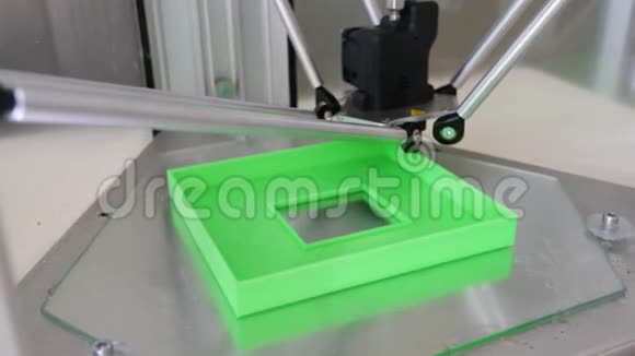 3D打印机创建对象视频的预览图