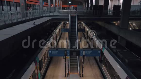 空火车站带扶梯法国视频的预览图