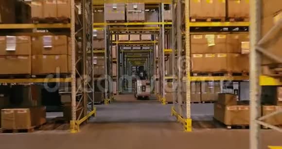 仓库里的工作流程仓库里的工作仓库里的叉车视频的预览图