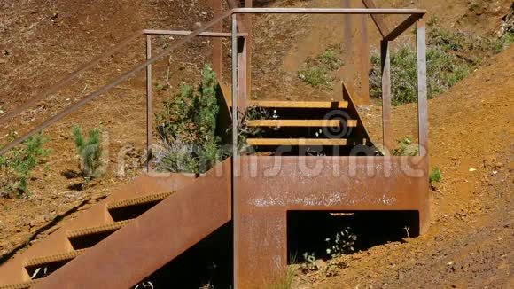 山腰铁梯视频的预览图