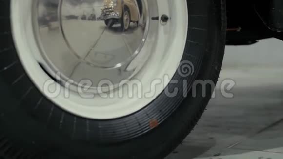 黑色复古车轮视频的预览图