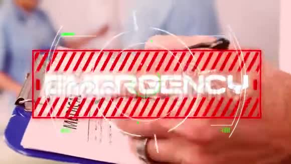 医生检查病人时用红色框写的紧急情况19号铺展视频的预览图