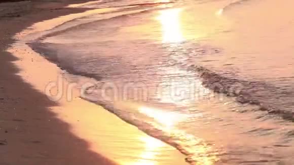 夕阳在海波上闪耀视频的预览图