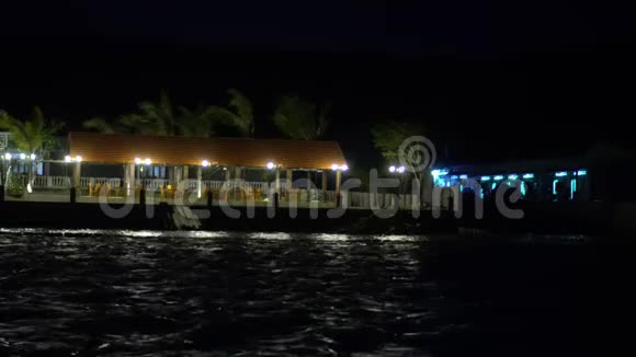 越南的浮动餐厅晚上越南浮动餐厅夜间小灯晚上在越南视频的预览图