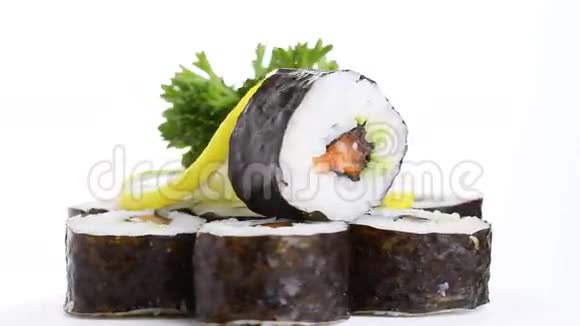 在白色上的寿司视频的预览图
