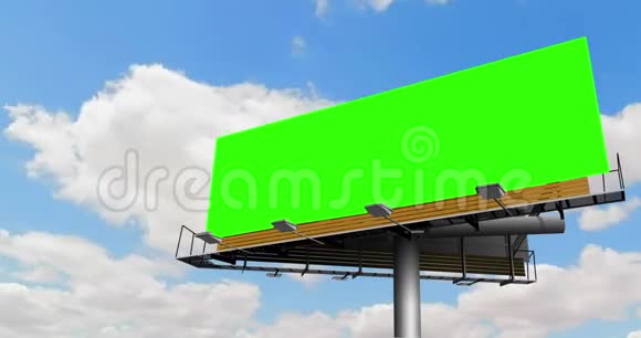 带彩色钥匙绿色屏幕的空广告牌蓝天上有云时间推移广告视频的预览图