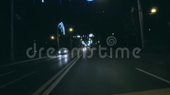 圣诞节在大街上开车视频的预览图