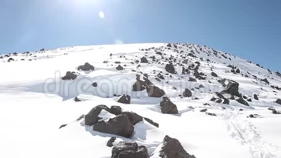 从马鞍上来的埃布勒斯东峰视频的预览图