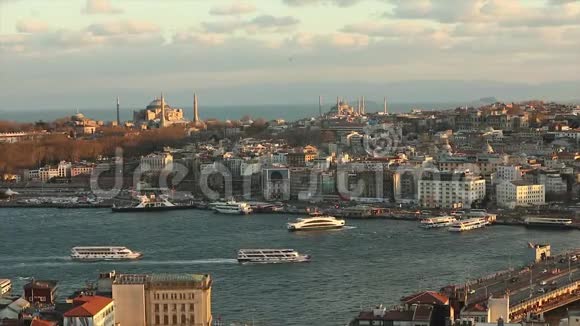 从加拉太塔到伊斯坦布尔的宽框架哈吉亚伊斯坦布尔蓝色清真寺历史街区总计划视频的预览图