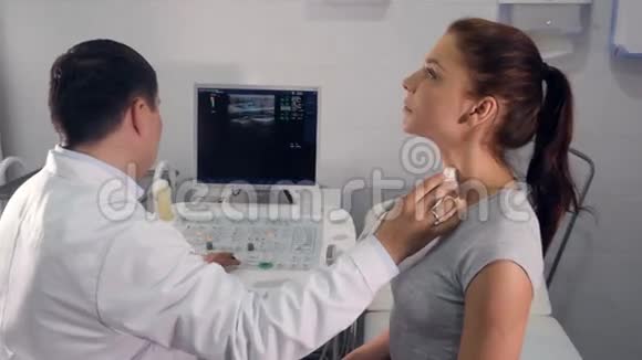 喉部超声检查过程的空气分布视频的预览图