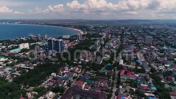 空中录像黑海大城市的海岸度假小镇阿那帕视频的预览图