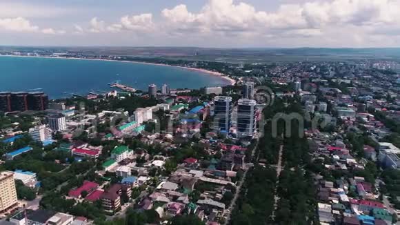 空中录像黑海大城市的海岸度假小镇阿那帕视频的预览图
