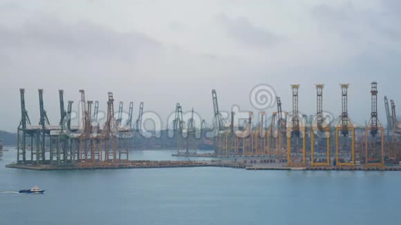4K新加坡航运港货船在海上缓慢航行背景是许多集装箱和黄色起重机视频的预览图