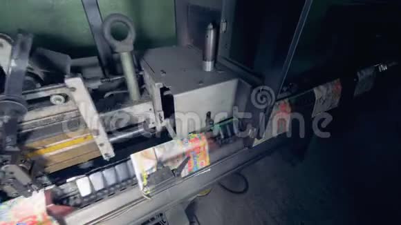 印刷生产线在印刷厂工作视频的预览图