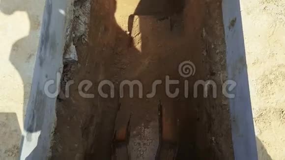 巴尔干地区的传统埋葬视频的预览图