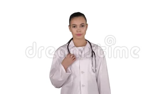 治疗师医生女人直接在白色背景视频的预览图