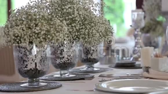 婚礼桌和装饰视频的预览图