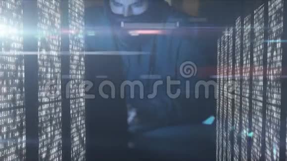 带着面具黑客电脑的人动画视频的预览图