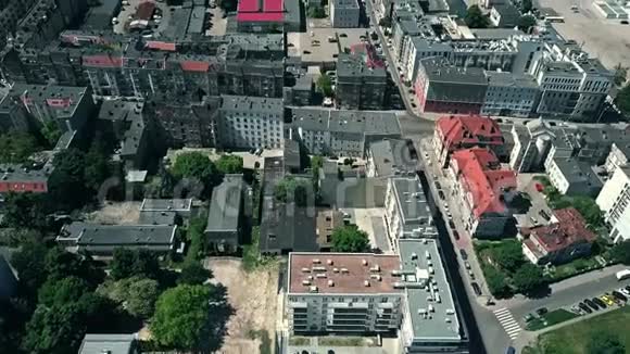 波兰波兹南公寓楼鸟瞰图视频的预览图