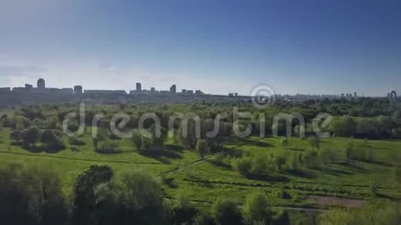 莫斯科城市景观和科洛门斯克公园视频的预览图