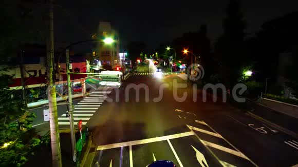 东京欧姆大道市中心街道的时间推移长时间曝光视频的预览图