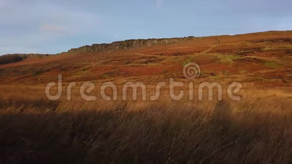 英格兰山顶区国家公园的草山视频的预览图