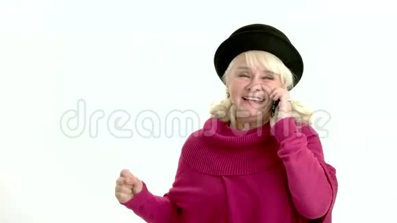 有电话跳的快乐女人视频的预览图