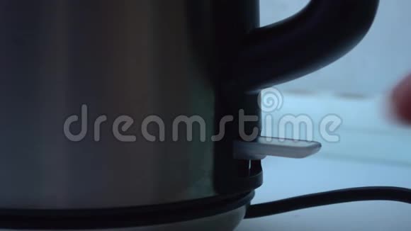 电茶壶煮完开水开关咔嚓一声视频的预览图