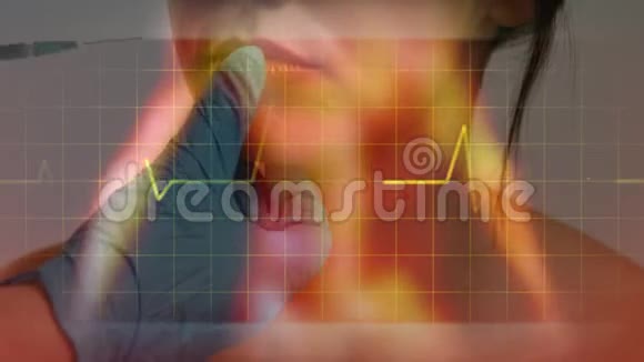 在一家诊所里一个女人放大嘴唇的动画视频的预览图
