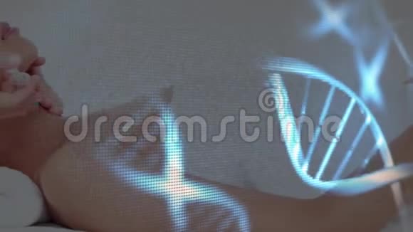 一家诊所的女性DNA动画视频的预览图