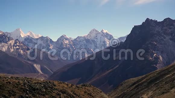 AmaDablam6170米和Khumbu谷全景视频的预览图