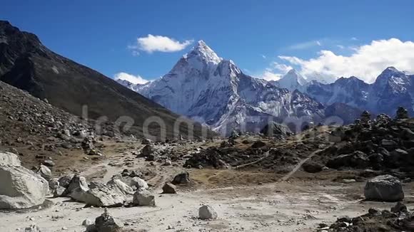 AmaDablam6170米和Khumbu谷全景视频的预览图