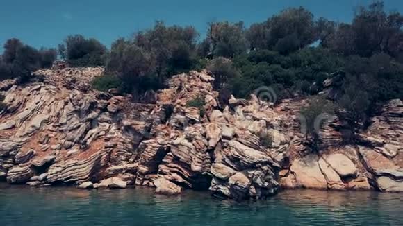从水中移动的无人机土耳其岛视频的预览图