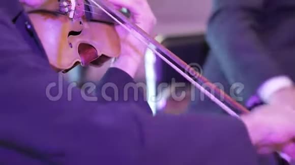小提琴乐器交响乐团视频的预览图