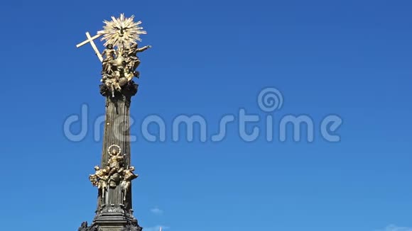 捷克共和国奥洛穆克老城主广场圣三一柱视频的预览图