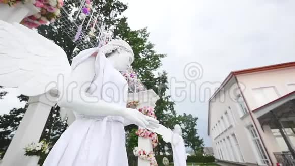 婚礼拱门的仪式你婚礼的活像在婚礼上模仿婚礼装饰视频的预览图