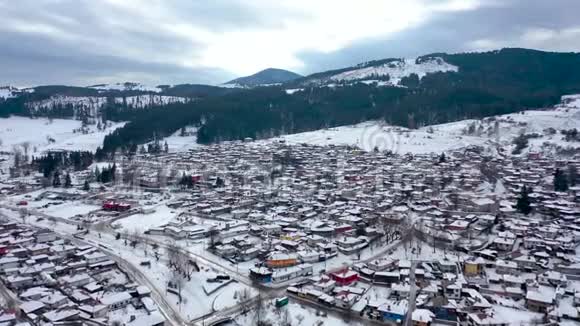 鸟瞰历史城镇Koprivshtitsa索菲亚地区保加利亚视频的预览图