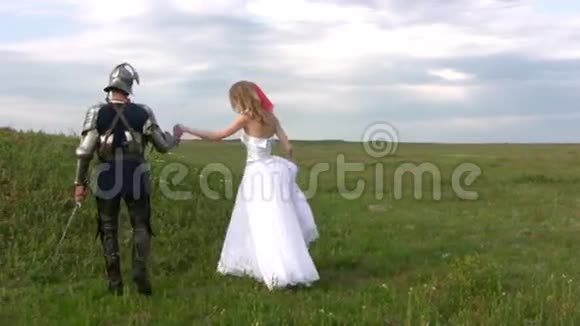 骑士和新娘上山视频的预览图