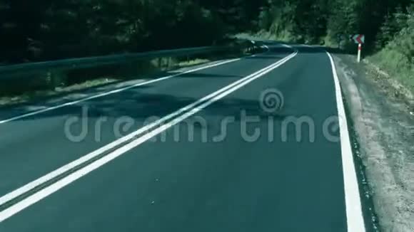 山地车公路和旋转自行车视频的预览图