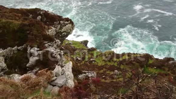 爱尔兰佛格尔悬崖的狂野海水视频的预览图