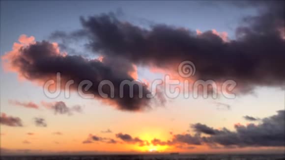 日出云时间流逝迈阿密视频的预览图