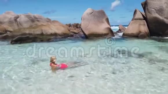 安斯马伦海滩女人视频的预览图