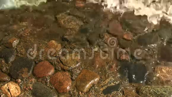 水下红色花岗岩视频的预览图
